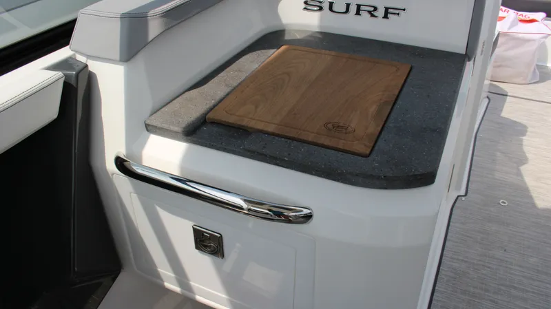 Slide: The Image of Cobalt R31 Surf 2025 - 30