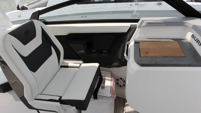 Slide: The Image of Cobalt R31 Surf 2025 - 32