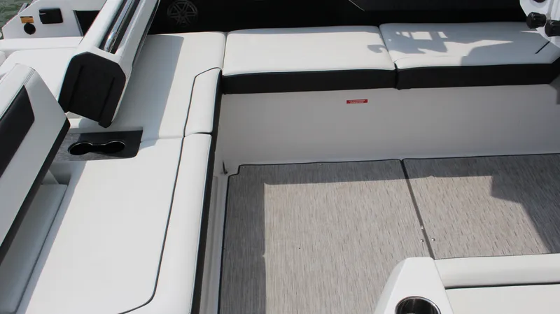 Slide: The Image of Cobalt R31 Surf 2025 - 34