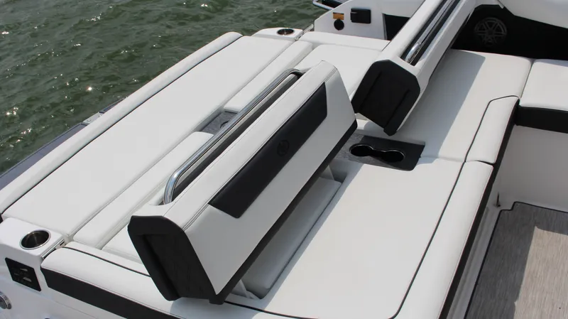 Slide: The Image of Cobalt R31 Surf 2025 - 36