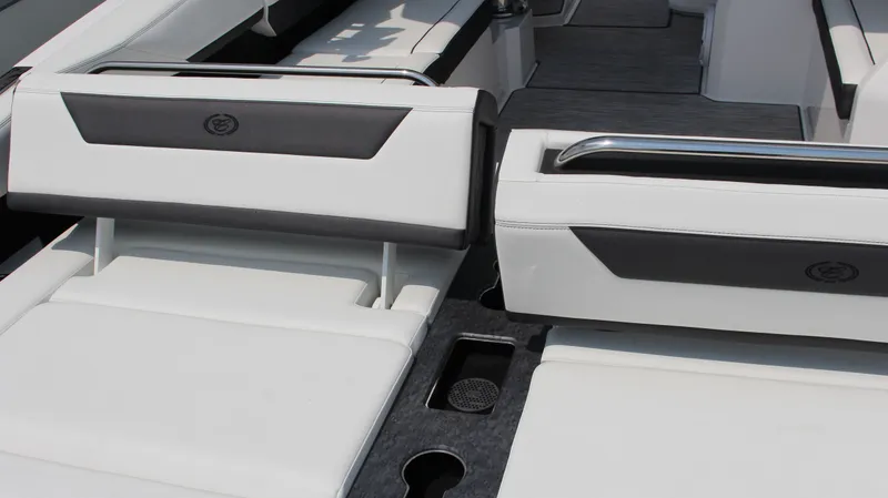 Slide: The Image of Cobalt R31 Surf 2025 - 37