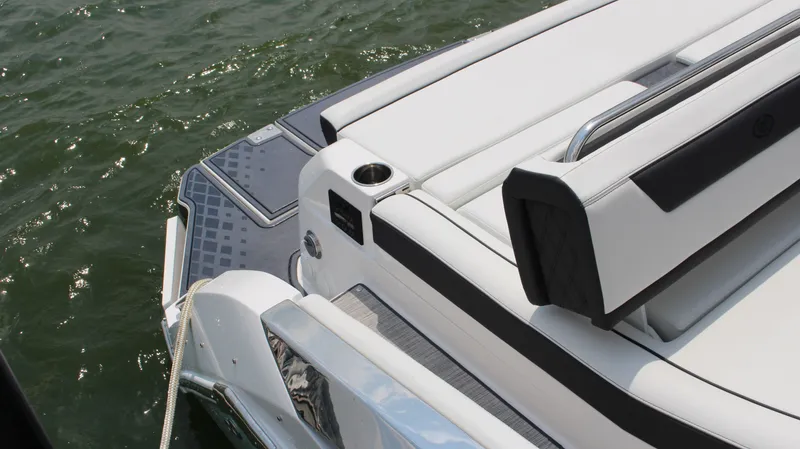 Slide: The Image of Cobalt R31 Surf 2025 - 40