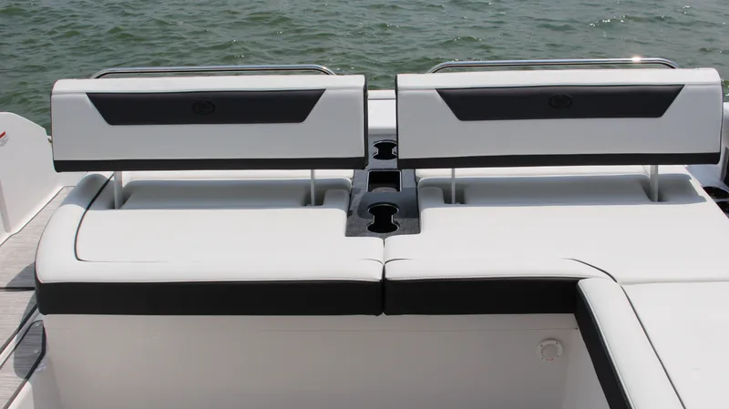 Slide: The Image of Cobalt R31 Surf 2025 - 41