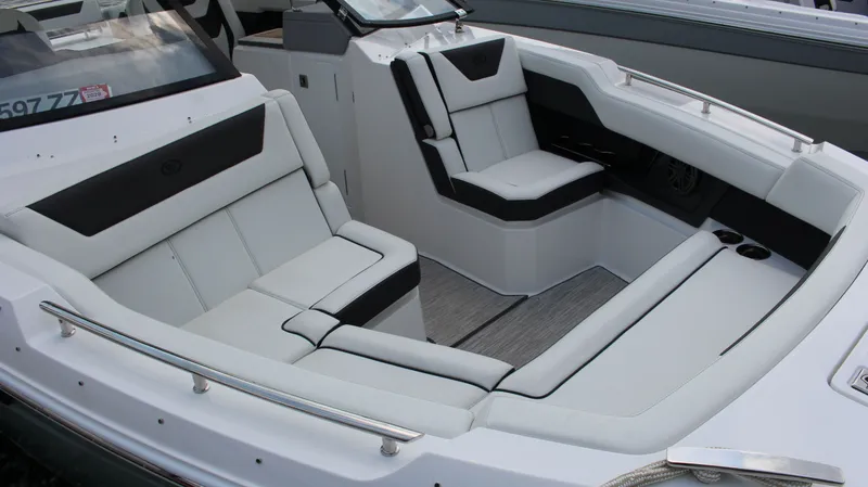 Slide: The Image of Cobalt R31 Surf 2025 - 9