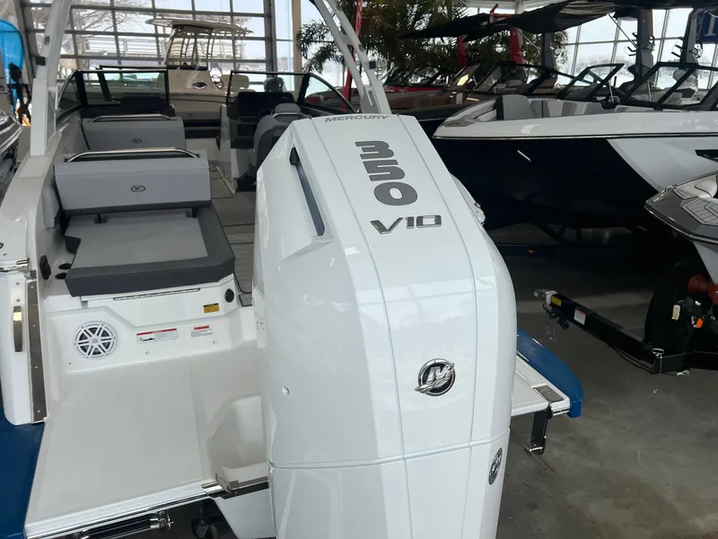 Slide: The Image of Cobalt R6 Outboard 2024 - 12