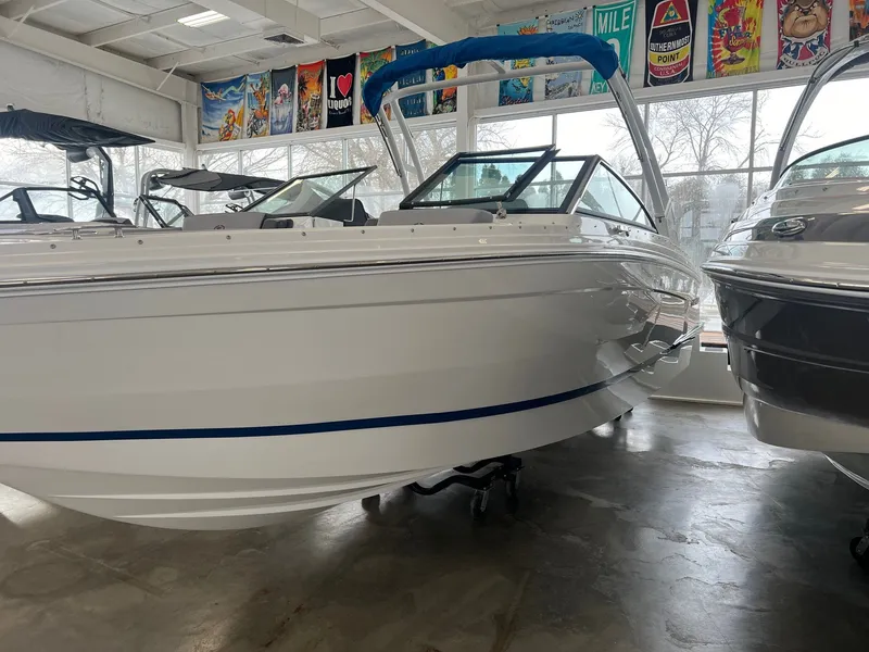 Slide: The Image of Cobalt R6 Outboard 2024 - 14