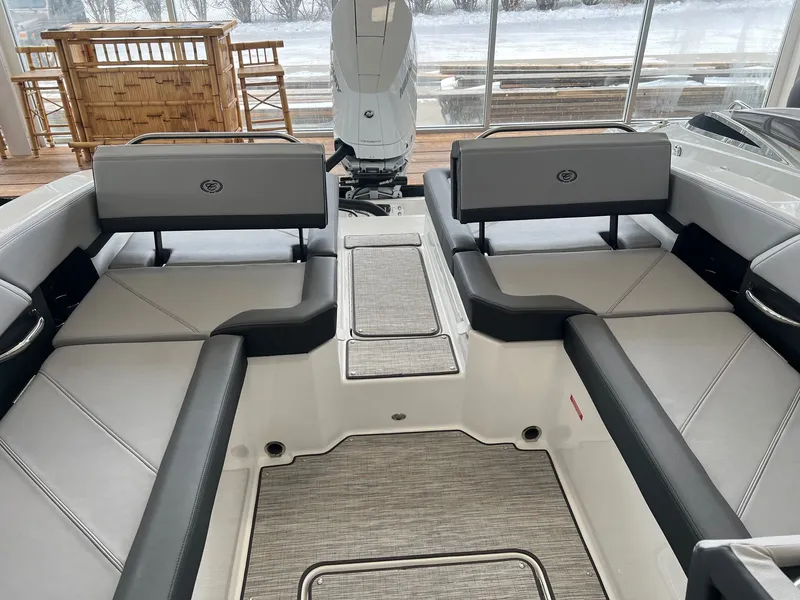 Slide: The Image of Cobalt R6 Outboard 2024 - 16