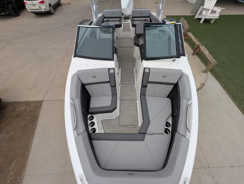 Slide: The Image of Cobalt R6 Outboard 2024 - 19