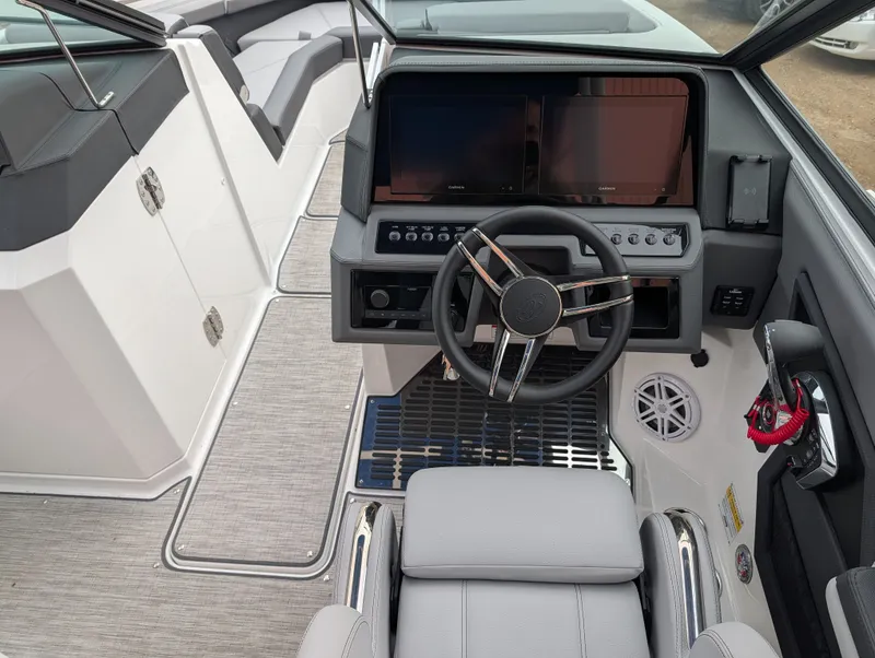 Slide: The Image of Cobalt R6 Outboard 2024 - 22