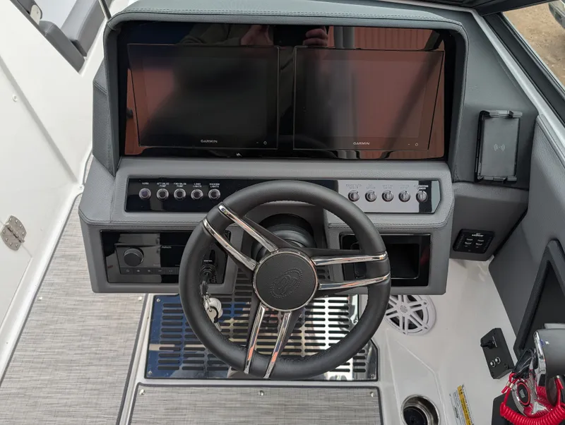 Slide: The Image of Cobalt R6 Outboard 2024 - 23