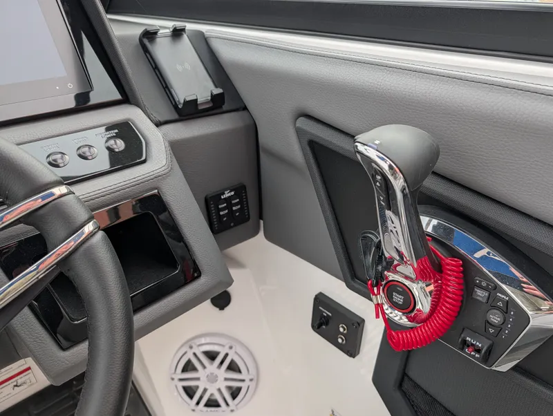 Slide: The Image of Cobalt R6 Outboard 2024 - 24