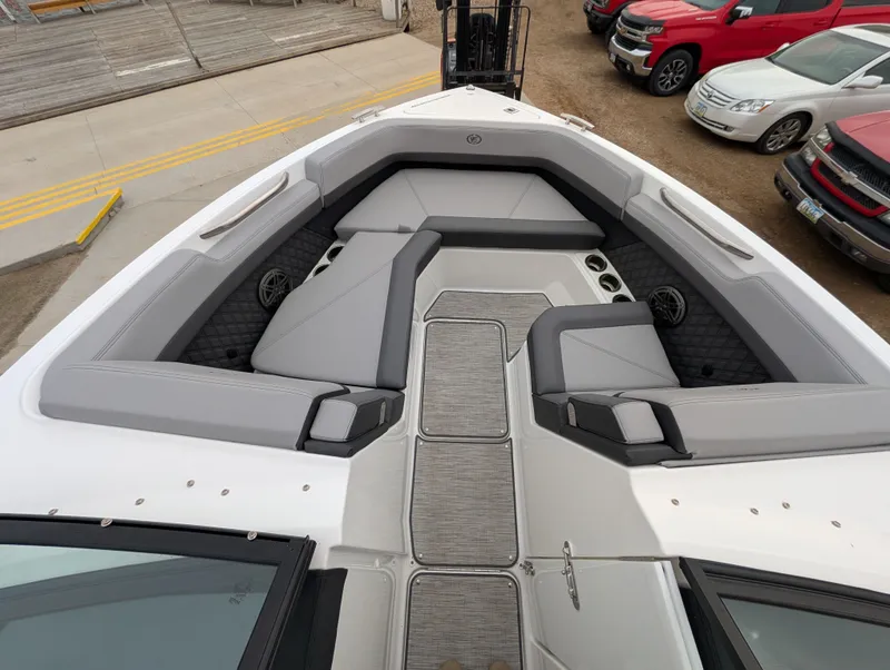 Slide: The Image of Cobalt R6 Outboard 2024 - 27