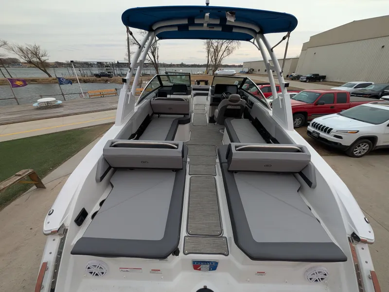 Slide: The Image of Cobalt R6 Outboard 2024 - 30