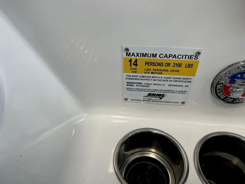 Slide: The Image of Cobalt R6 Outboard 2024 - 8