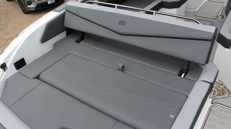 Slide: The Image of Cobalt R6 Surf 2024 - 10