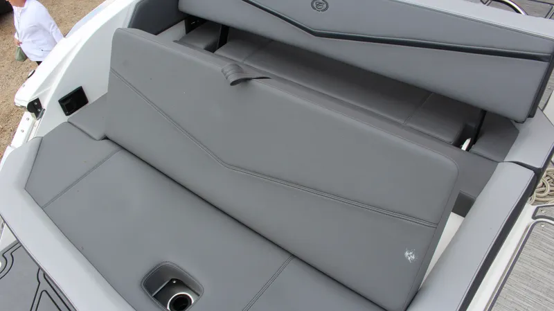 Slide: The Image of Cobalt R6 Surf 2024 - 11