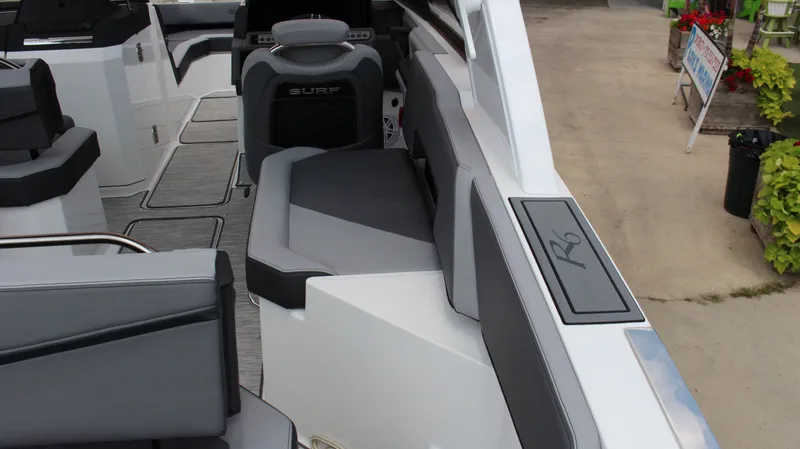 Slide: The Image of Cobalt R6 Surf 2024 - 13