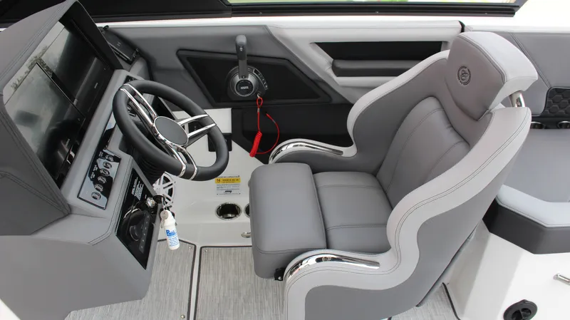 Slide: The Image of Cobalt R6 Surf 2024 - 16