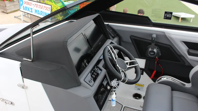 Slide: The Image of Cobalt R6 Surf 2024 - 17