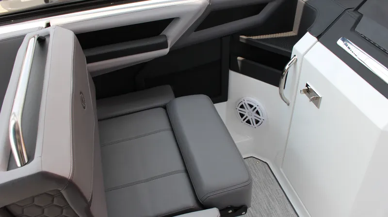 Slide: The Image of Cobalt R6 Surf 2024 - 22