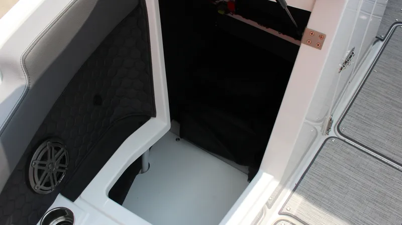 Slide: The Image of Cobalt R6 Surf 2024 - 28