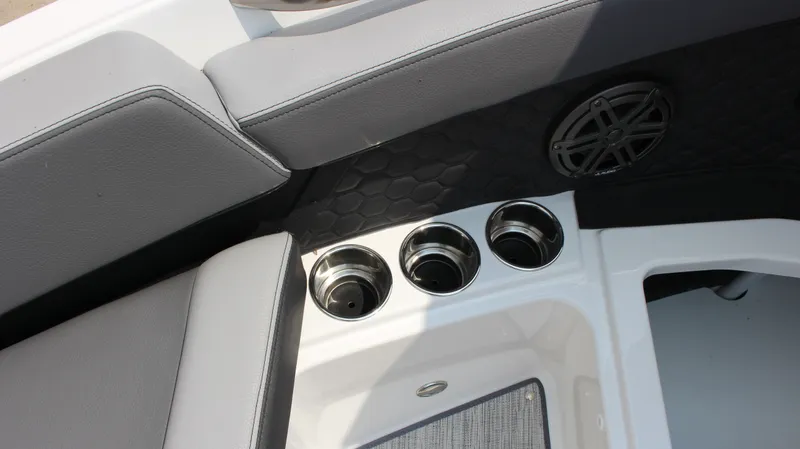 Slide: The Image of Cobalt R6 Surf 2024 - 29