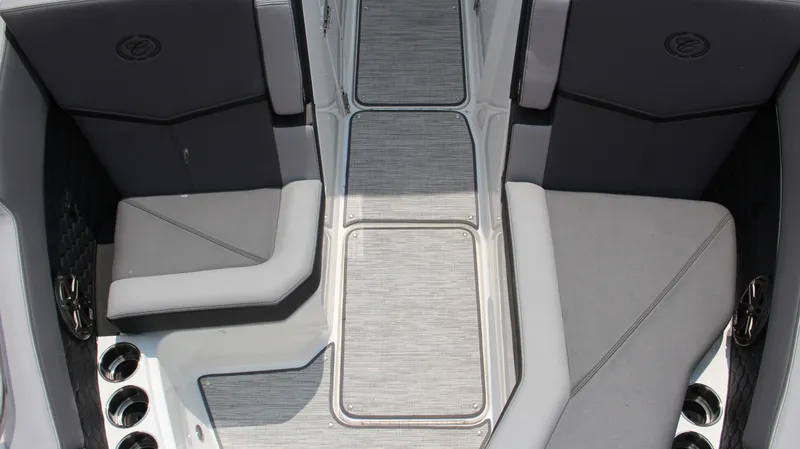 Slide: The Image of Cobalt R6 Surf 2024 - 35