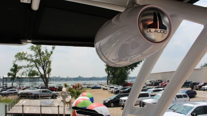 Slide: The Image of Cobalt R6 Surf 2024 - 38