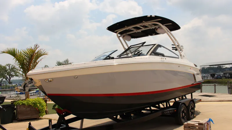 Slide: The Image of Cobalt R6 Surf 2024 - 4