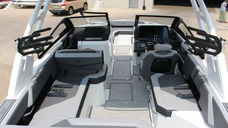 Slide: The Image of Cobalt R6 Surf 2024 - 40