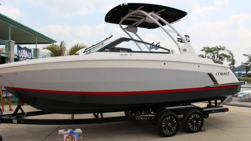 Slide: The Image of Cobalt R6 Surf 2024 - 41