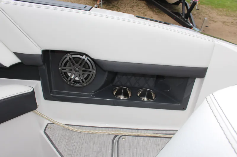 Slide: The Image of Cobalt R8 2025 - 31