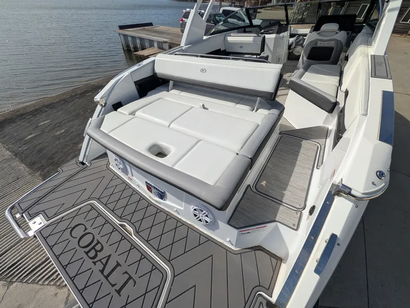 Slide: The Image of Cobalt R8 2023 - 11