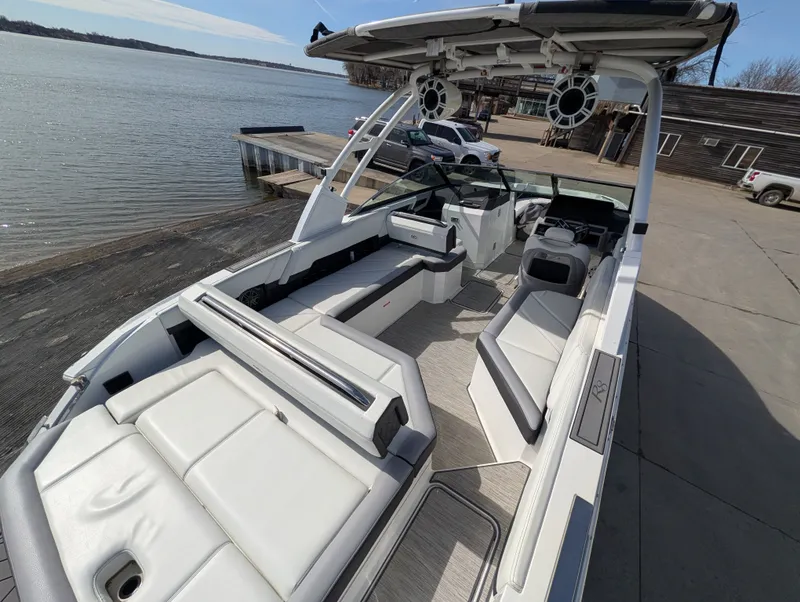 Slide: The Image of Cobalt R8 2023 - 13