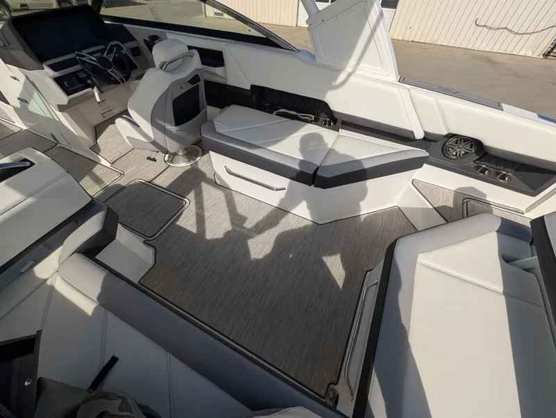 Slide: The Image of Cobalt R8 2023 - 14