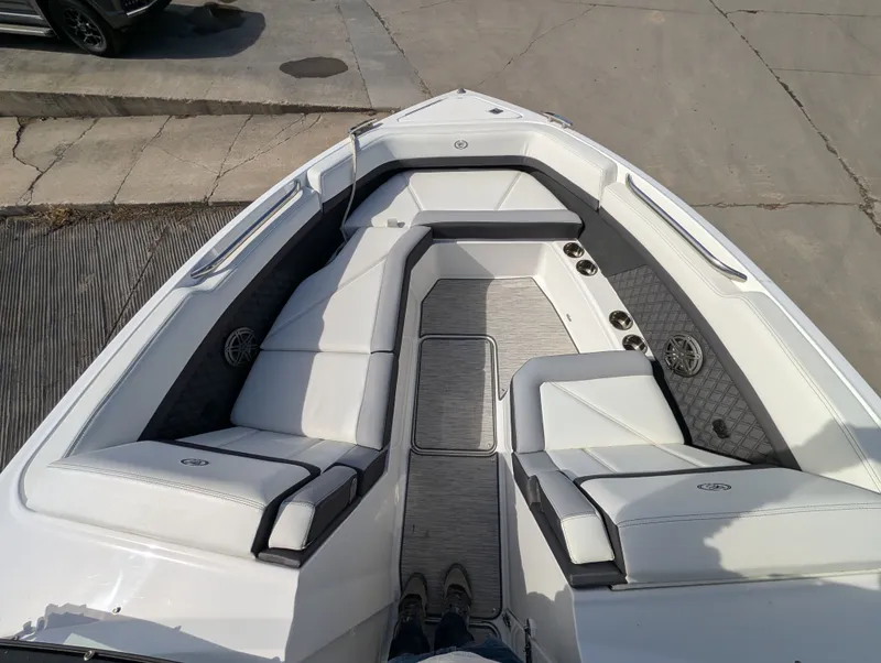 Slide: The Image of Cobalt R8 2023 - 15