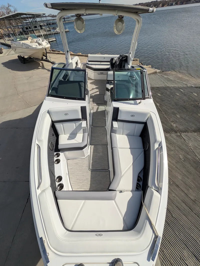 Slide: The Image of Cobalt R8 2023 - 16