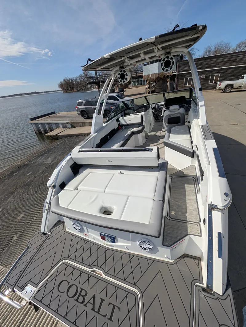 Slide: The Image of Cobalt R8 2023 - 17