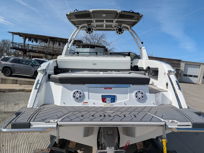 Slide: The Image of Cobalt R8 2023 - 18