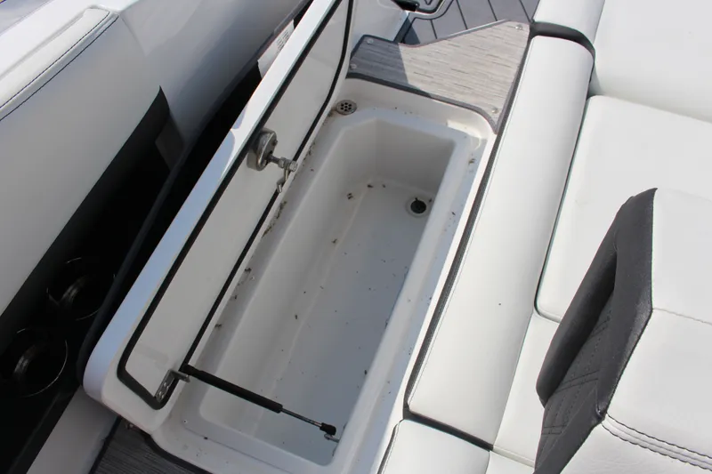 Slide: The Image of Cobalt R8 2025 - 44