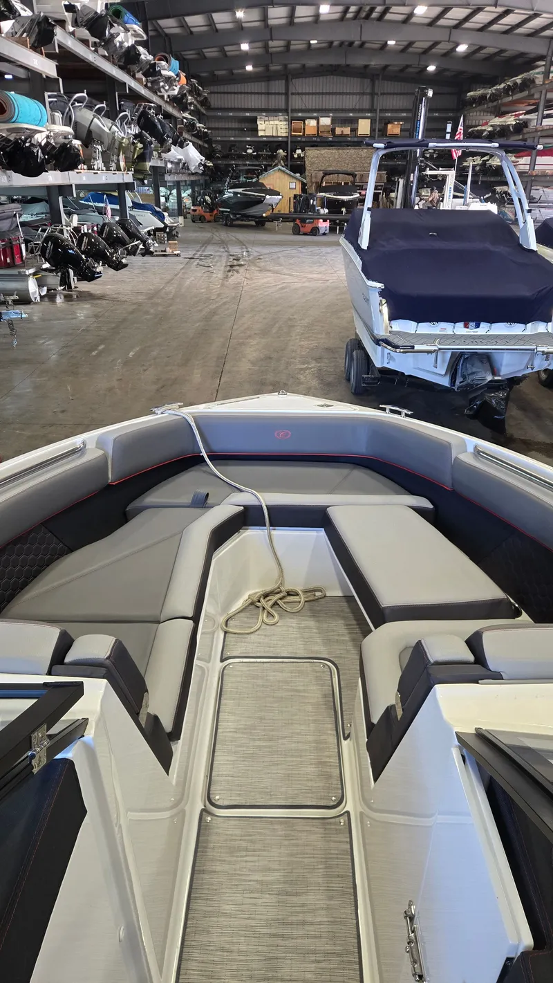 Slide: The Image of Cobalt R8 Surf 2022 - 10