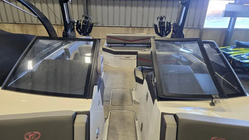 Slide: The Image of Cobalt R8 Surf 2022 - 11