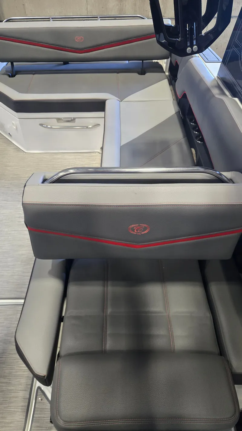 Slide: The Image of Cobalt R8 Surf 2022 - 16