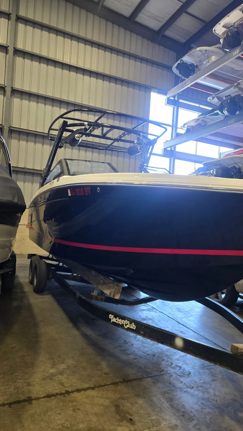 Slide: The Image of Cobalt R8 Surf 2022 - 8