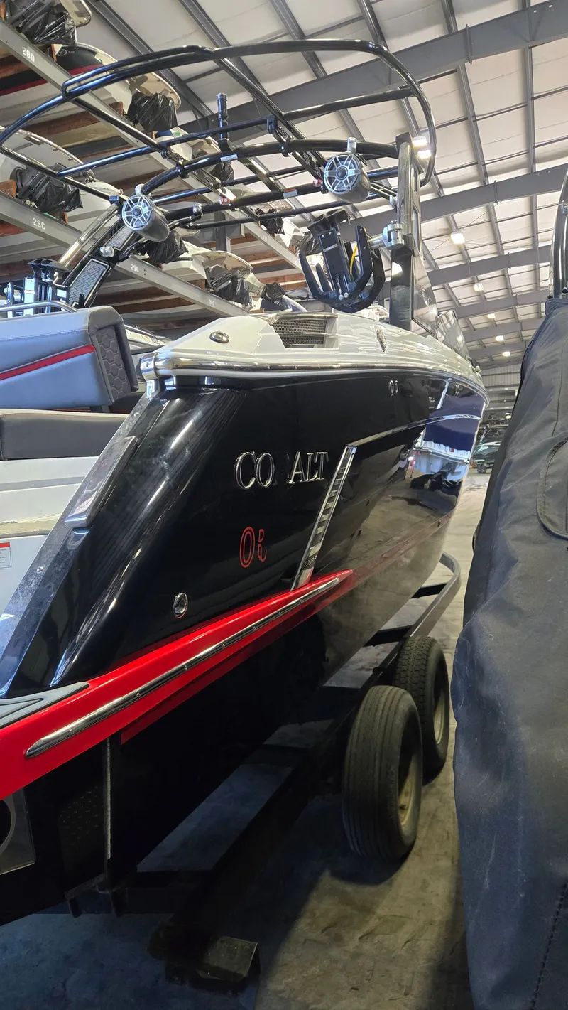 Slide: The Image of Cobalt R8 Surf 2022 - 9