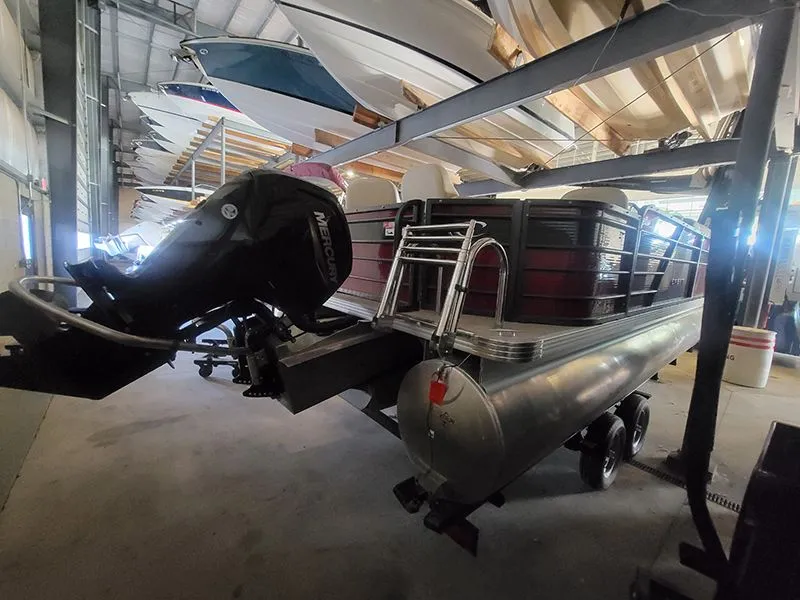 Slide: The Image of Crest 220 CLASSIC 2022 - 4