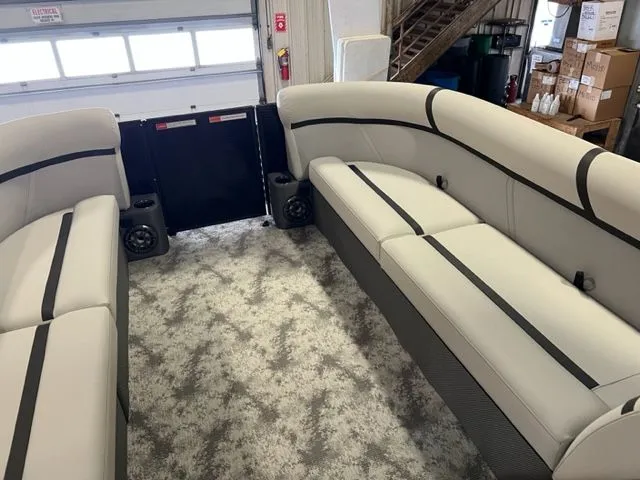 Slide: The Image of Crest Classic LX 240 SLSC 2023 - 13