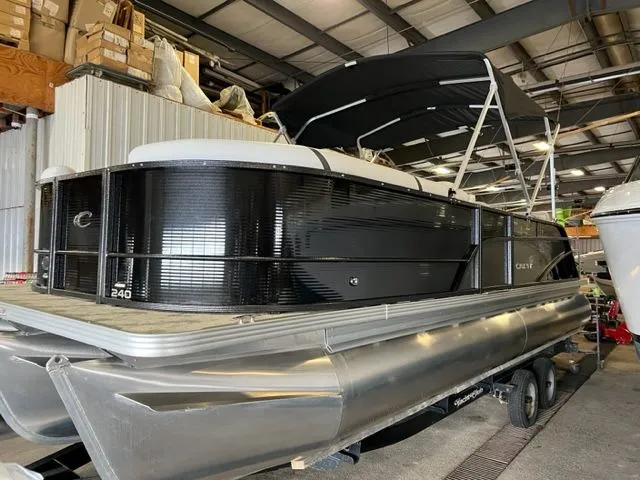 Slide: The Image of Crest Classic LX 240 SLSC 2023 - 3