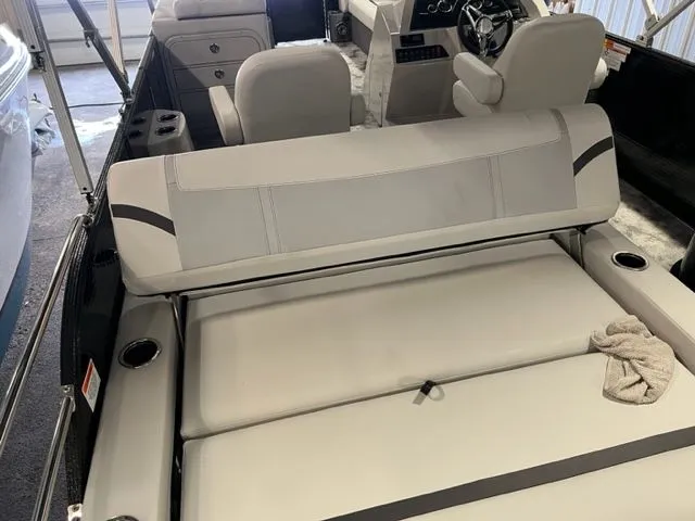 Slide: The Image of Crest Classic LX 240 SLSC 2023 - 6