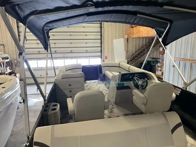 Slide: The Image of Crest Classic LX 240 SLSC 2023 - 7